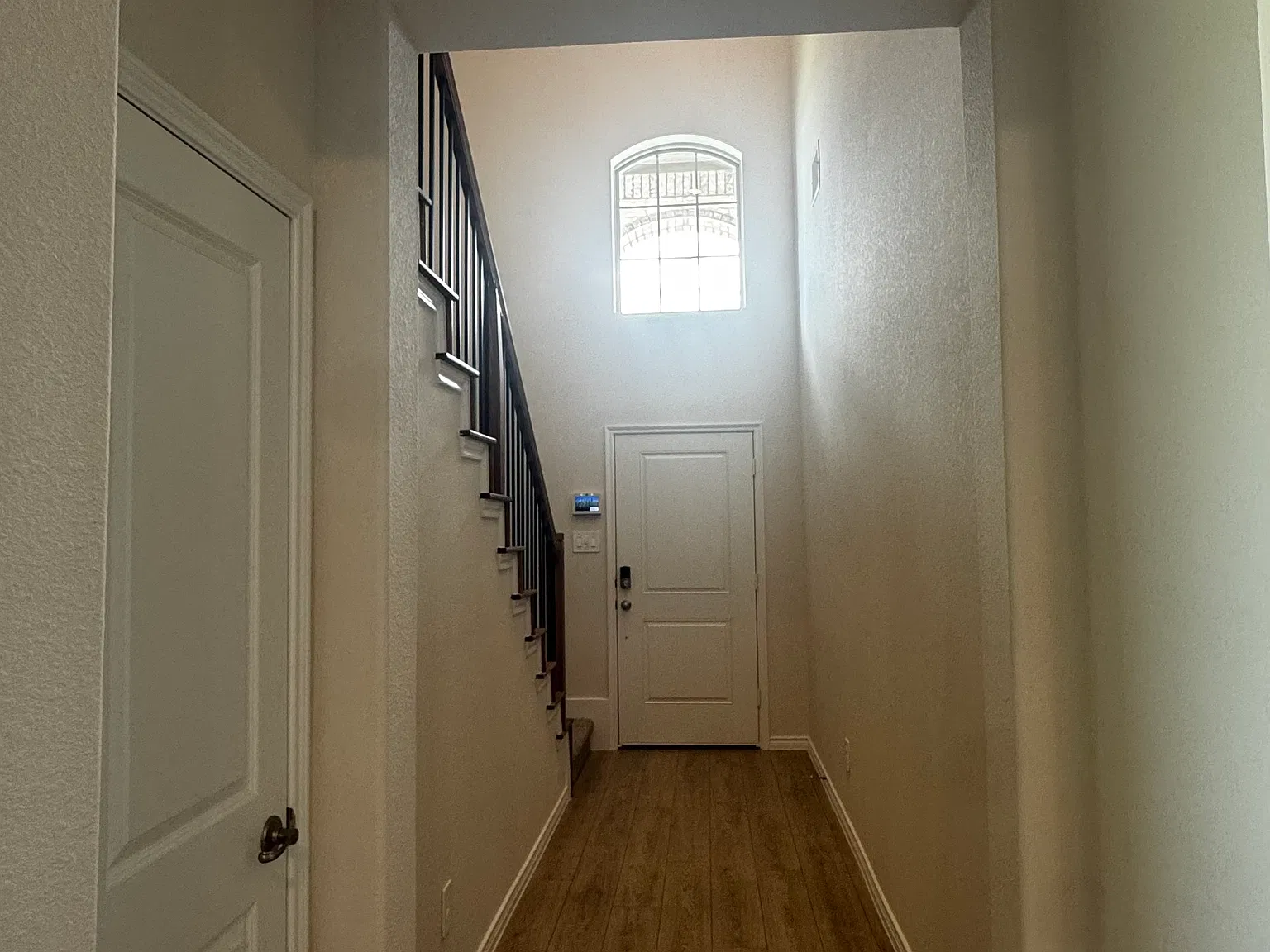 4 bed, 2289 sqft, $2,490 — Photo 3