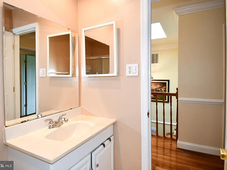 9401 Hickory View Pl — Photo 33