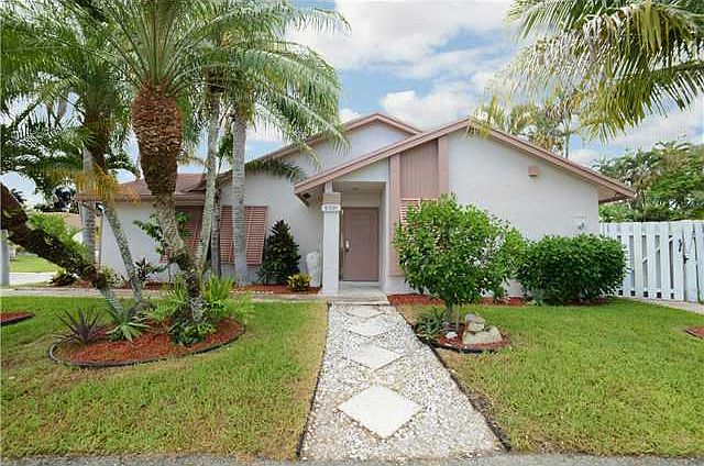 Home For Sale In Rainberry Park