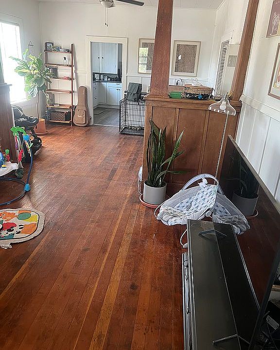 Main Living Room - 1044