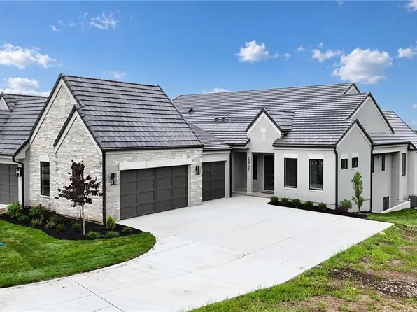 13751 Pembroke Cir, Leawood, KS 66224