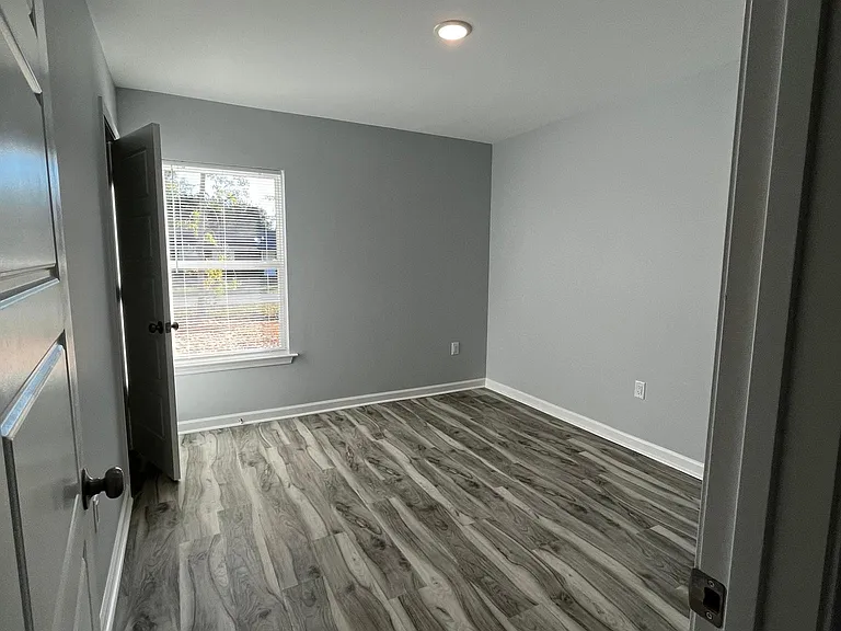 385 Lawler Ave — Photo 11