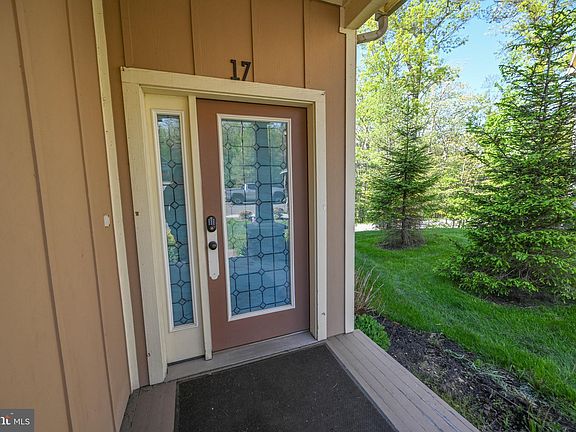 4th image of 17 Trailside Ct #7