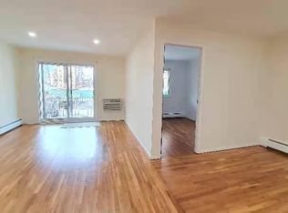 14476 Roosevelt Ave #2F, Flushing, NY 11354