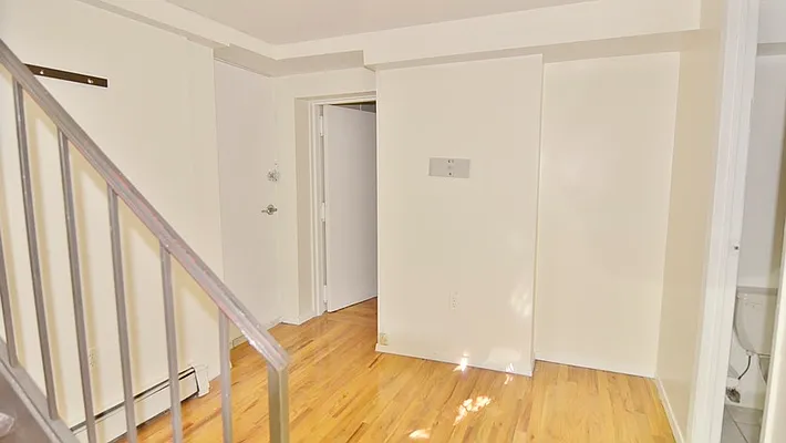 Rented by Park Property Advisors | media 7