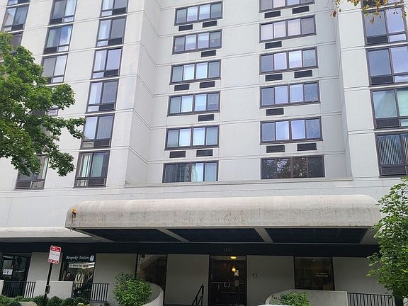 2nd image of 1221 N Dearborn Pkwy #1008