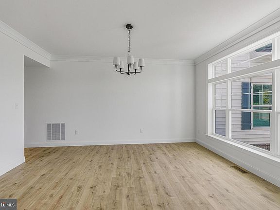 5th image of 1050 Glen Hall Rd