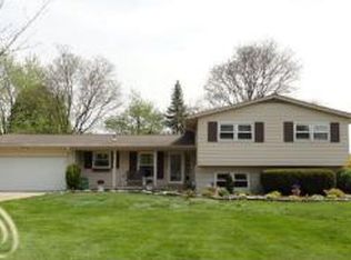31220 Churchill Dr, Beverly Hills, MI