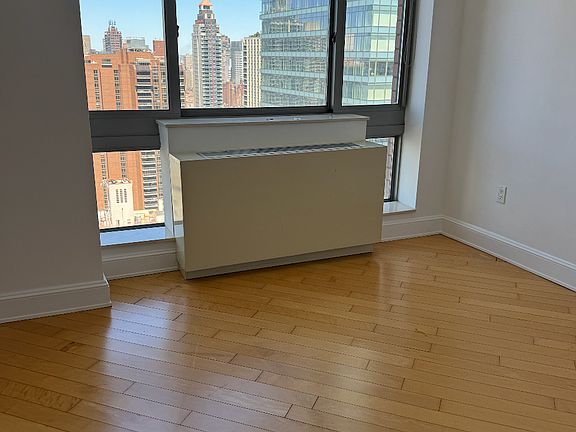 5th image of 235 E 55th St APT 36B