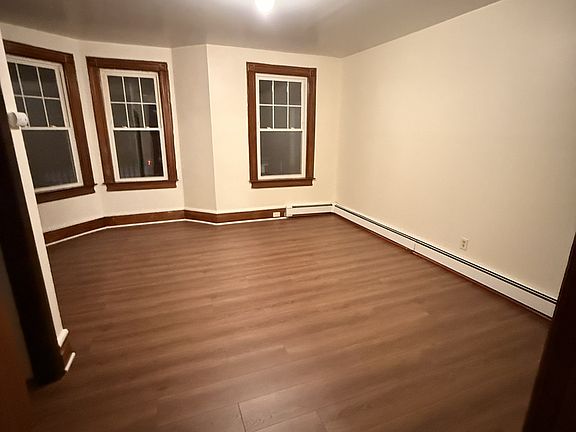 3rd image of 114 N Main St APT 1