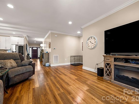 4th image of 457 Edwards Street Ext