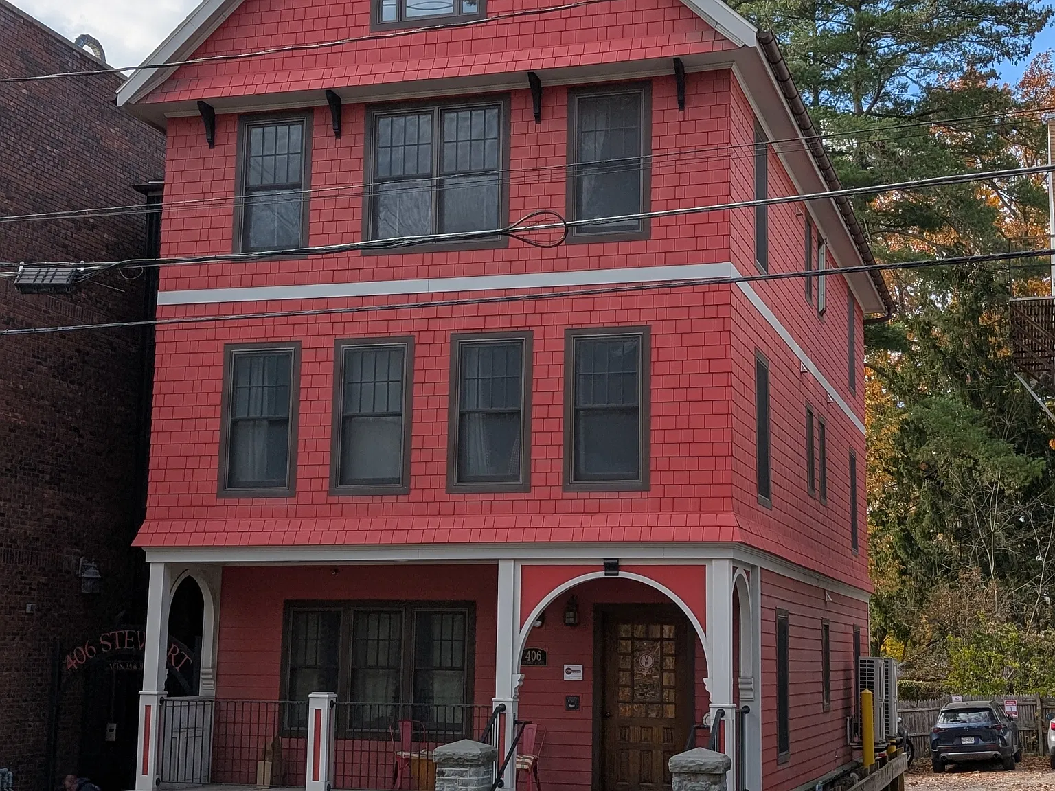 406 Stewart Ave — Photo 1