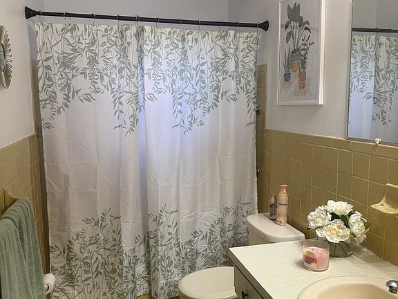 3rd image of 502 N Beverly Ave