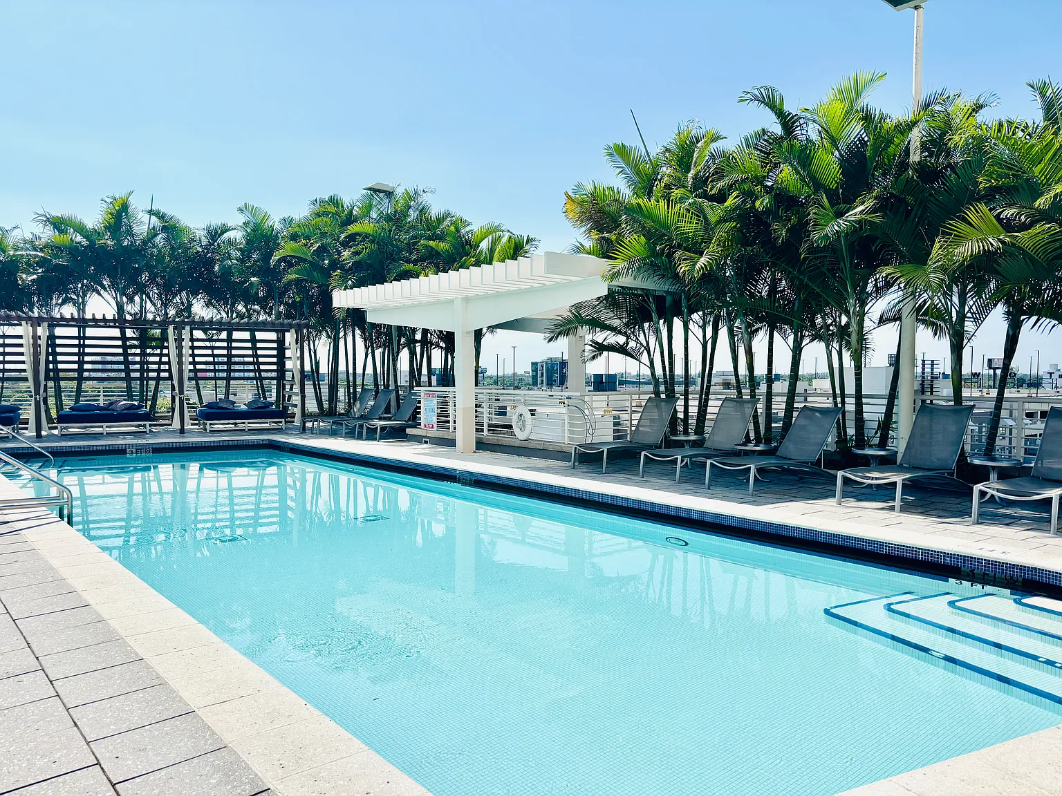 1 bed, 755 sqft, $4,200 — Photo 3