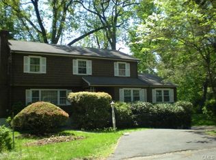 550 Old Oaks Rd, Fairfield, CT 06825