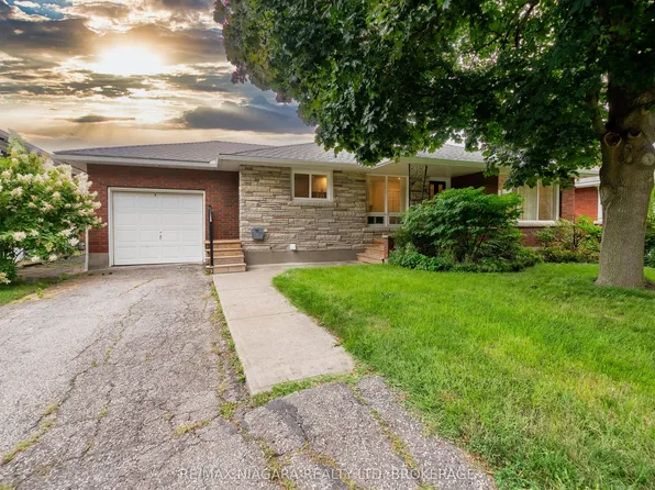 15 Springbank Dr, Saint Catharines, ON L2S 2K1