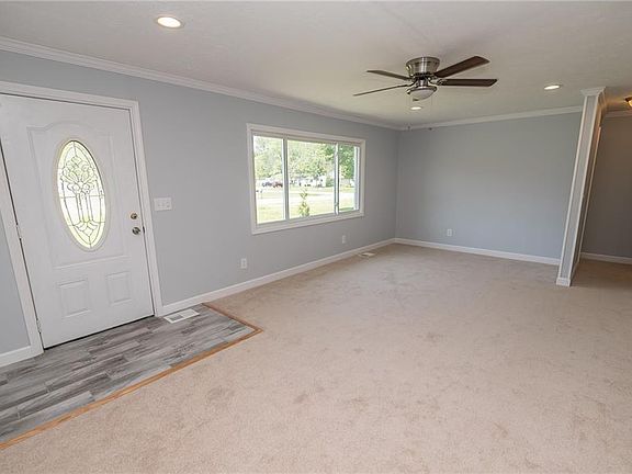 3rd image of 3812 Applewood Dr