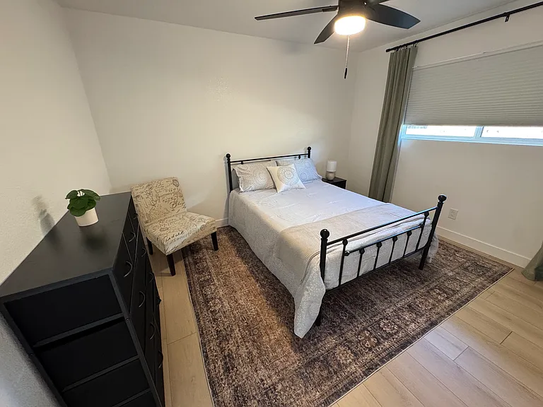 1436 W Geneva Dr — Photo 3