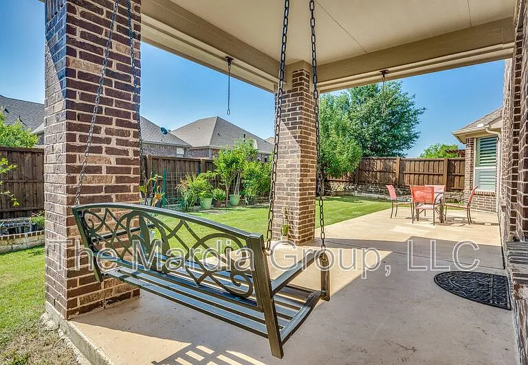 7340 Beranger Dr — Photo 24