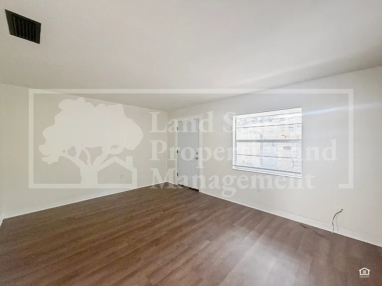 929 Lexington St — Photo 4