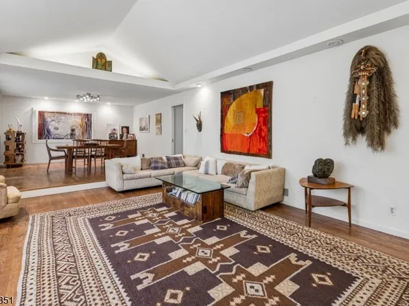 20 Kean Rd, Millburn Twp., NJ 07078