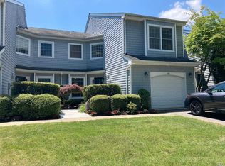 139 Lakebridge Dr N, Kings Park, NY 11754