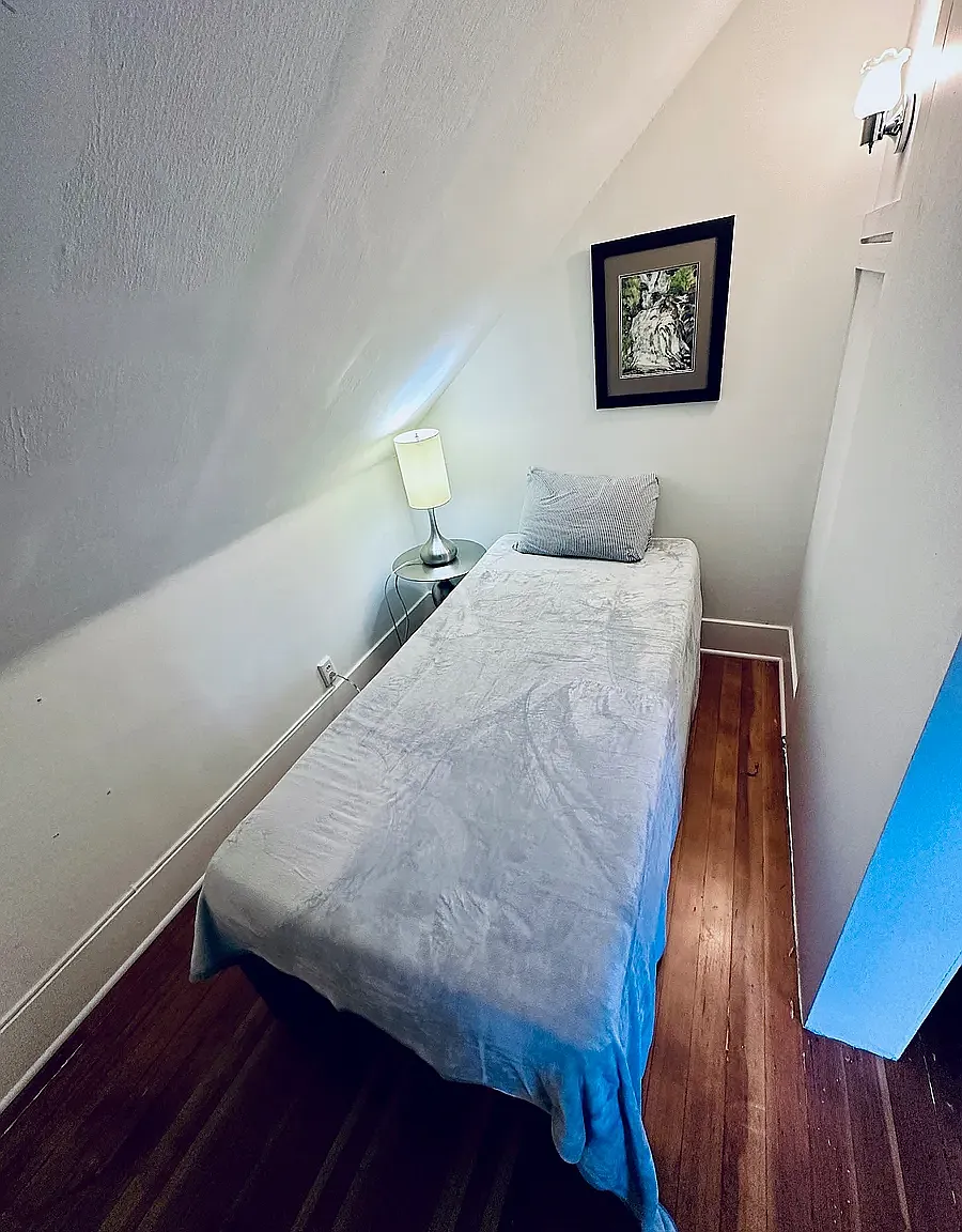 Thackeray Pl NE, Seattle — Photo 4