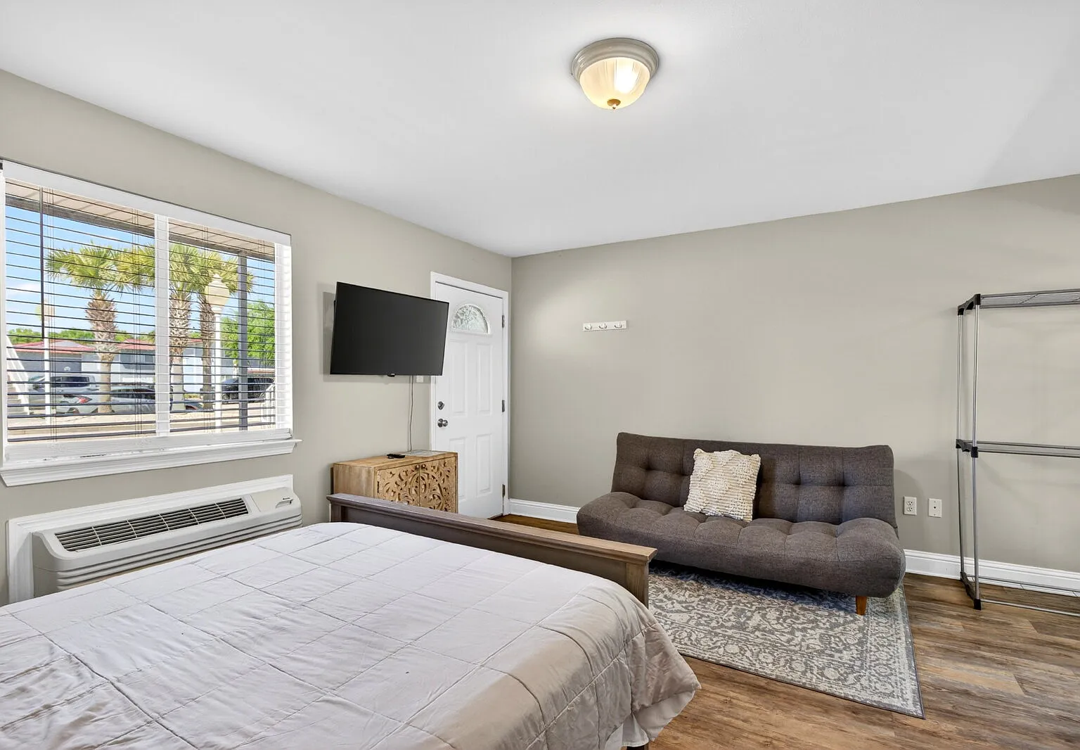 Studio, 1.0 bath, 348 sqft, $1,200 — Photo 4