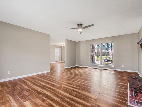 4th image of 3705 Dunkeld Dr