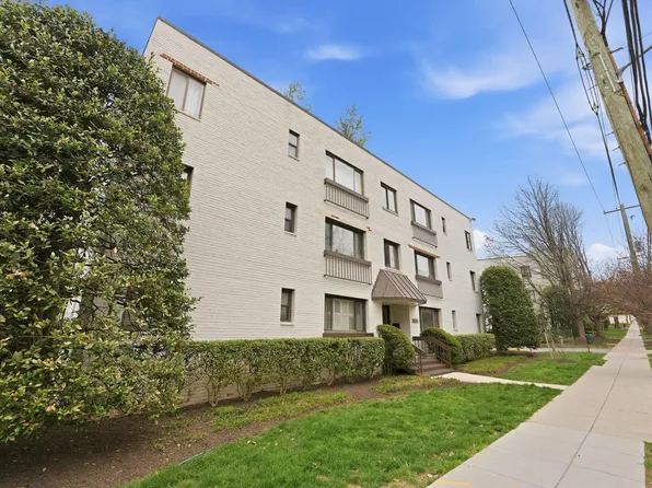 3835 Davis Pl NW, Washington, DC 20007