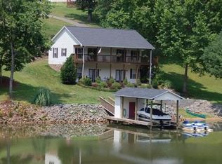 15 Crescent Ln, Wirtz, VA 24184