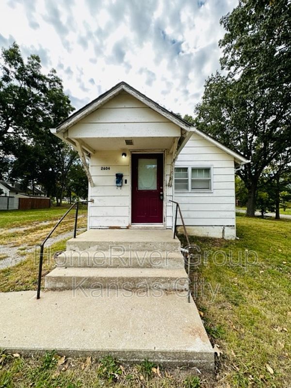 2604 Oak St, Higginsville, MO 64037 Zillow