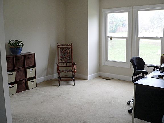 Main Flr Study/Den (18'x13')