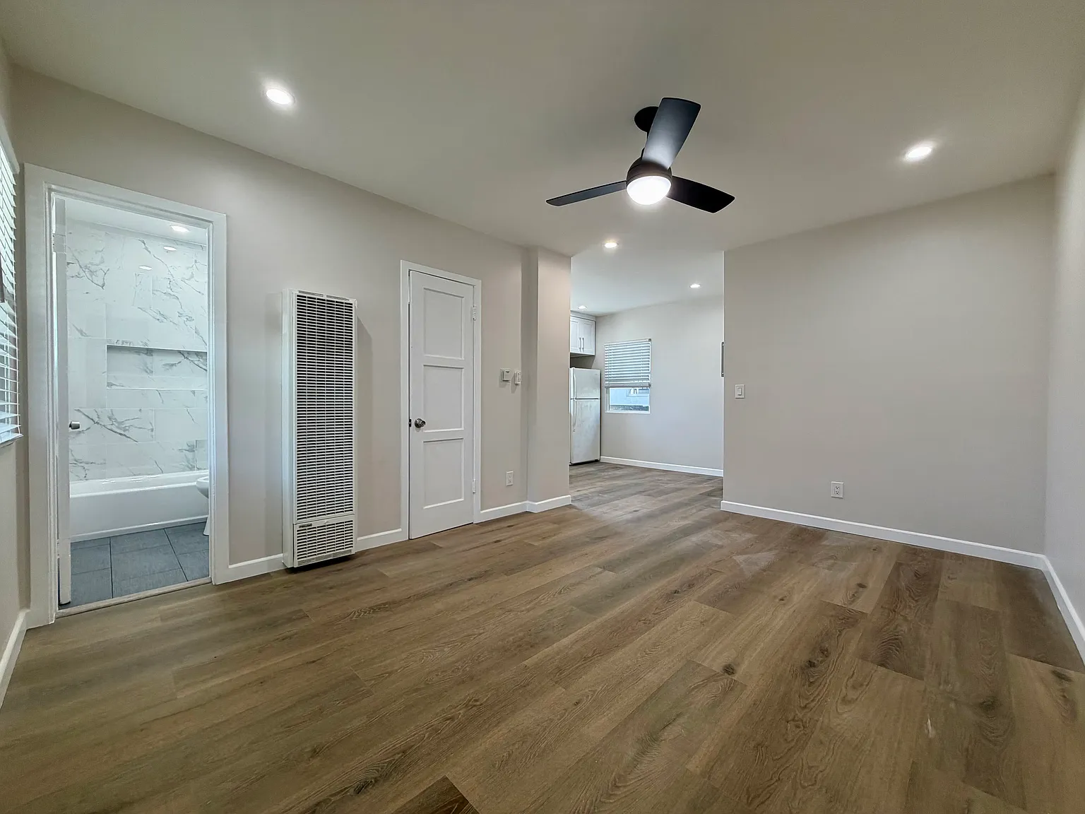 Studio, 560 sqft, $1,995 — Photo 2