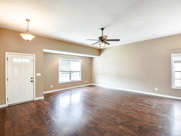 3627 Fox Tail Dr — Photo 3