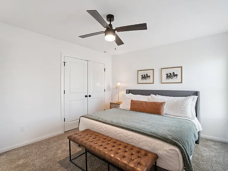 2410 W Charleston St — Photo 50