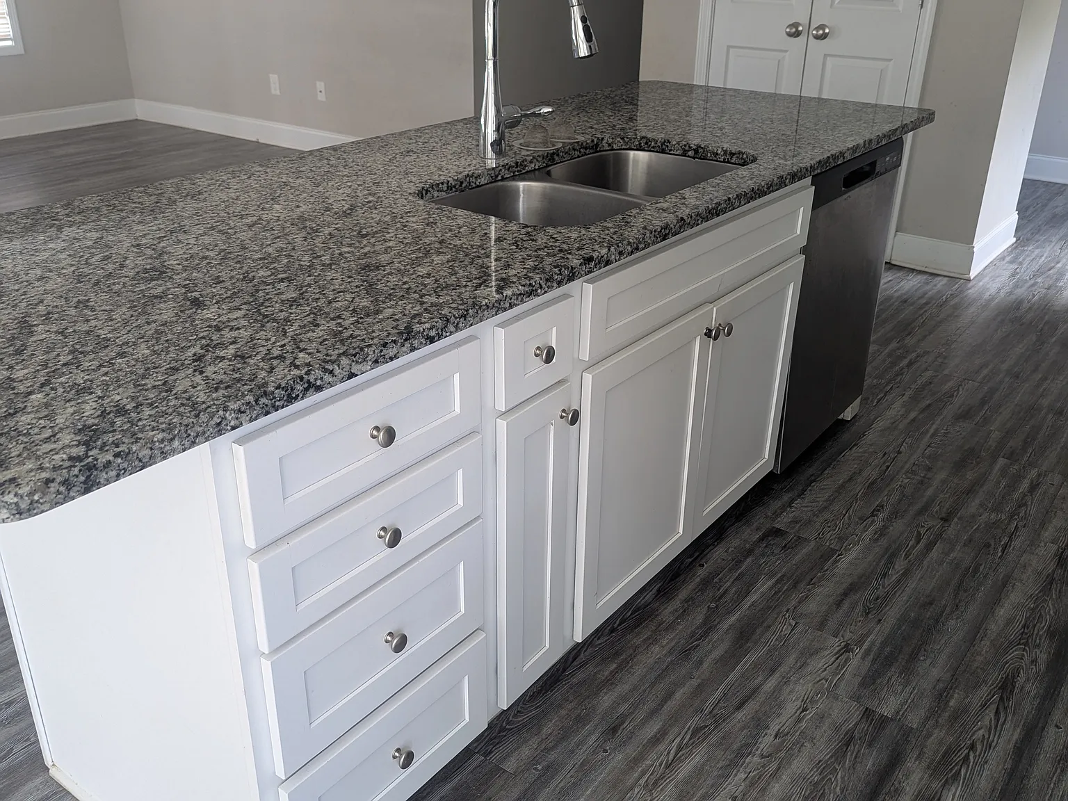 3 bed, 1428 sqft, $1,900 — Photo 4
