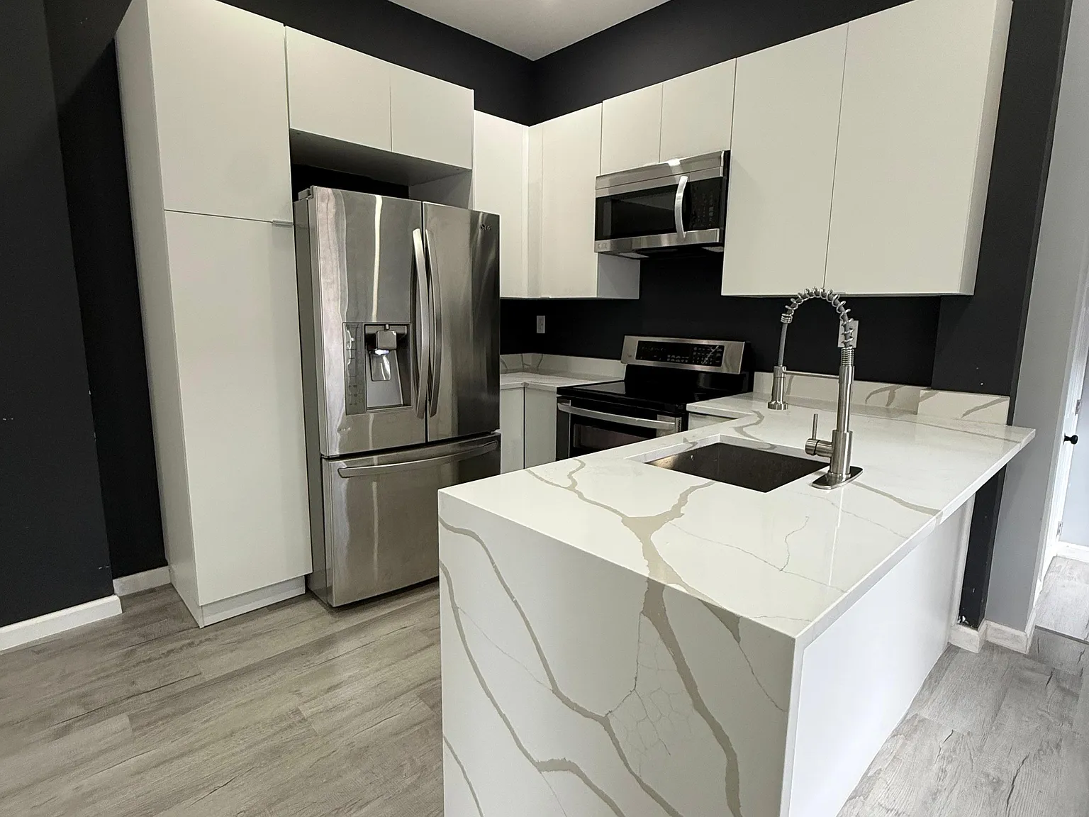 3 bed, $1,700 — Photo 1