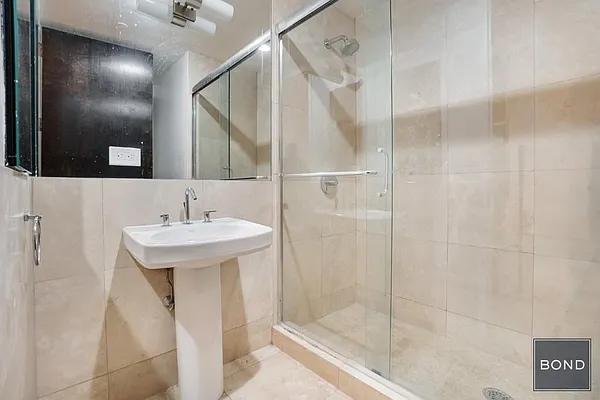 Rented by Bond New York | media 23