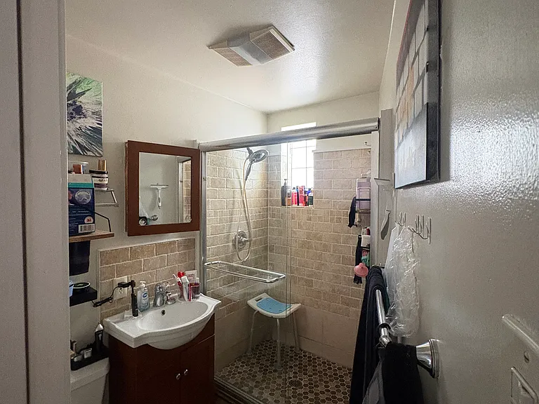927 W 35th Pl #1F — Photo 4