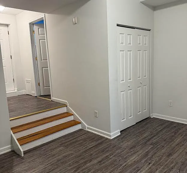 303 W 6th St — Photo 11