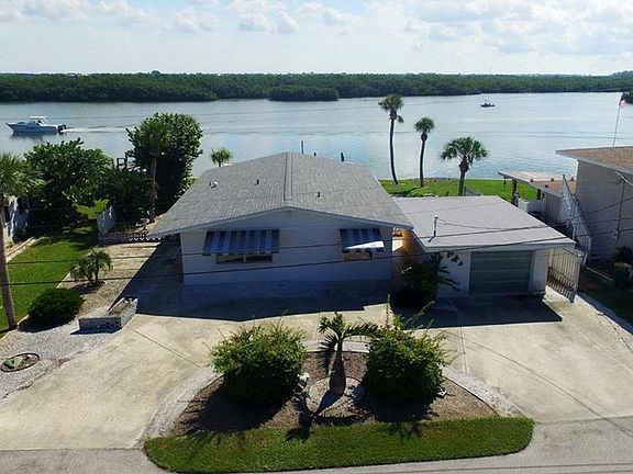 2nd image of 1205 Holiday Dr