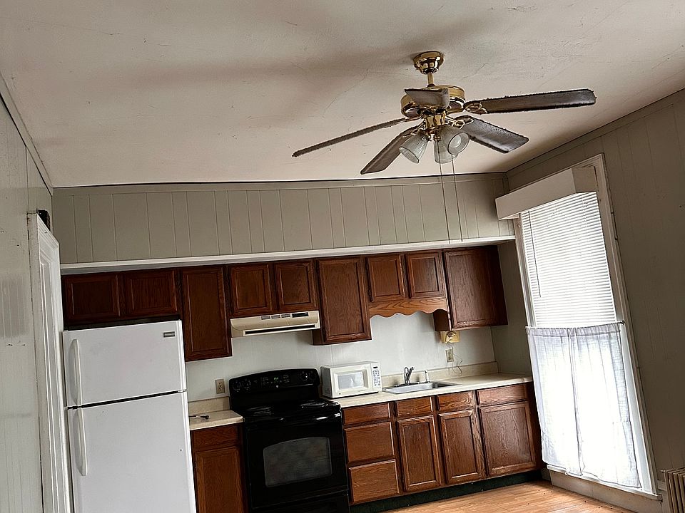 Large open kitchen & dining/living room space.