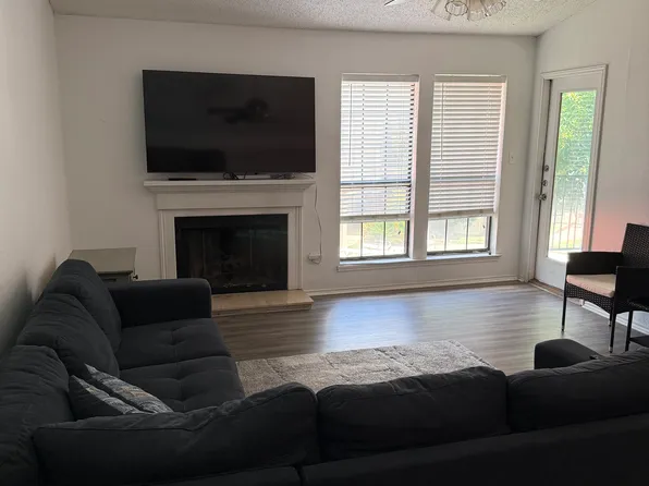 1202 Thorpe Ln, San Marcos, TX