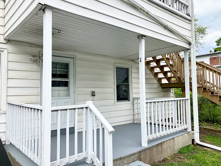 27 W Bridge St — Photo 16