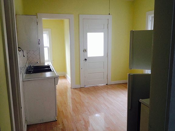 3rd image of 17 Wilmington Ave