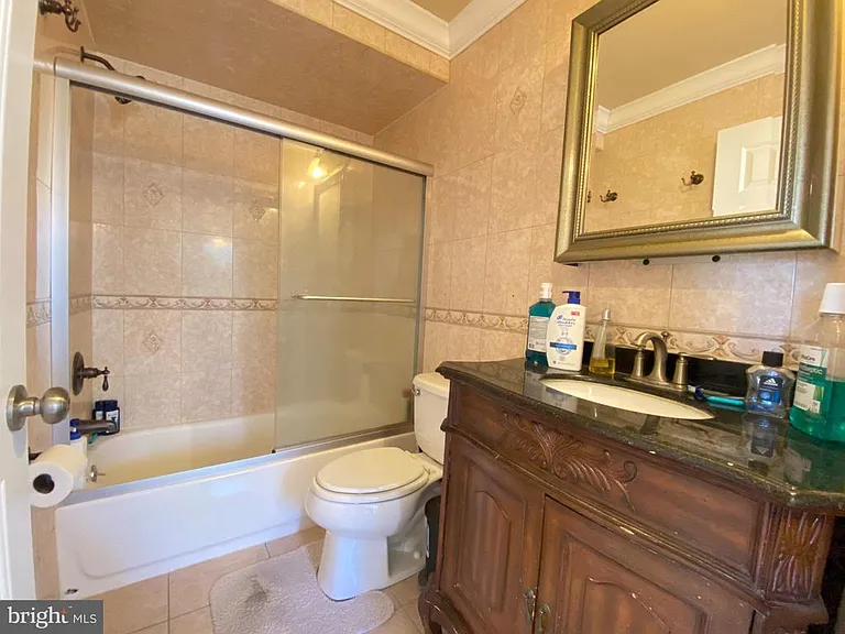 240 William Livingston Ct — Photo 26