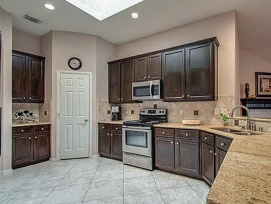 4th image of 1216 Valley Oaks Dr