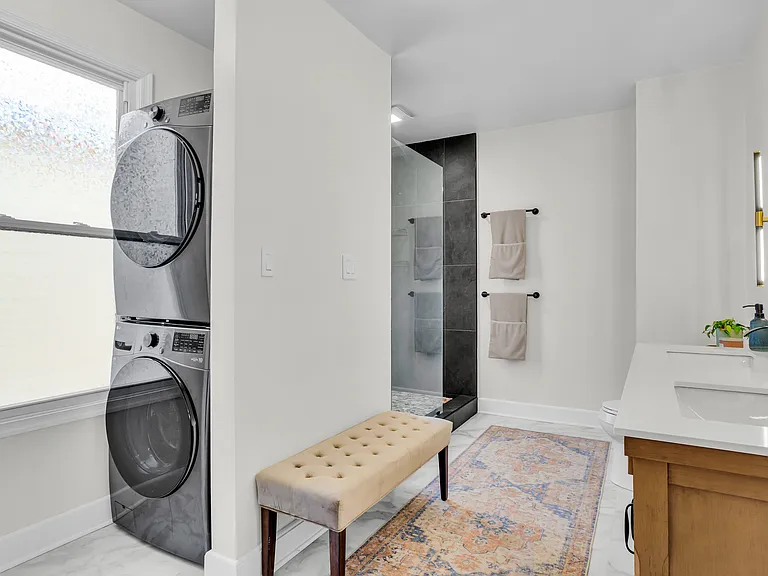 585 Showers St — Photo 7