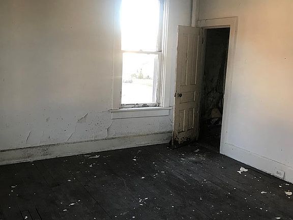 4th image of 323 E Franklin St